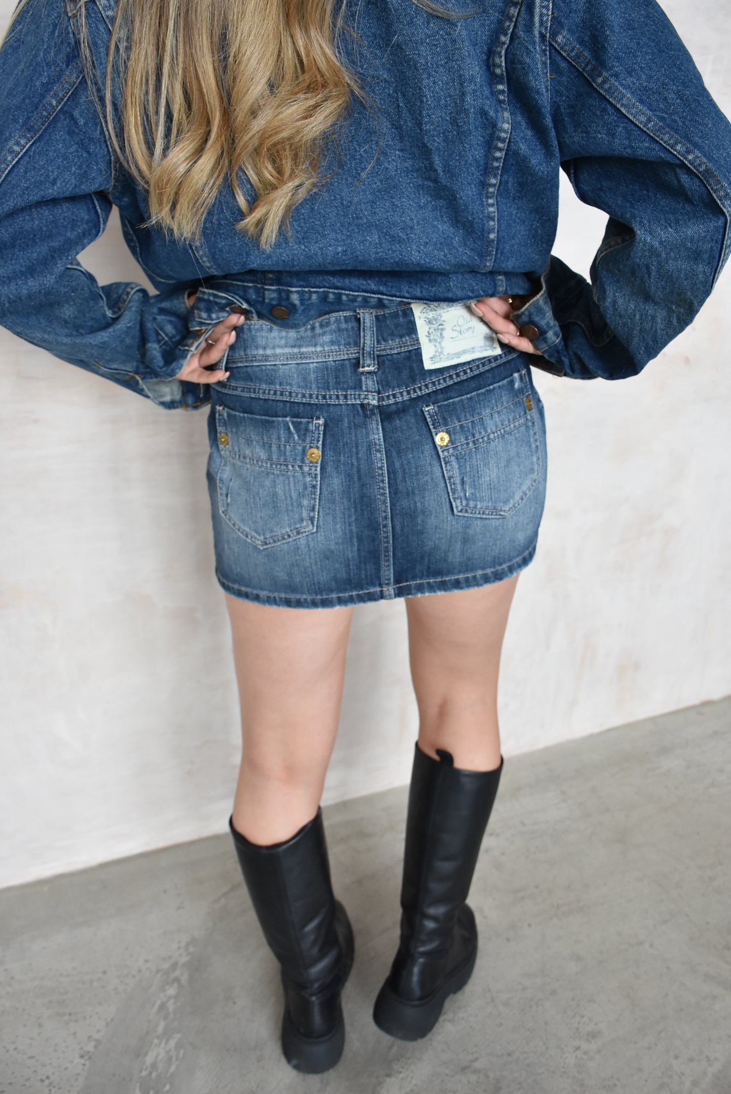 Vintage Y2K dark blue denim skirt