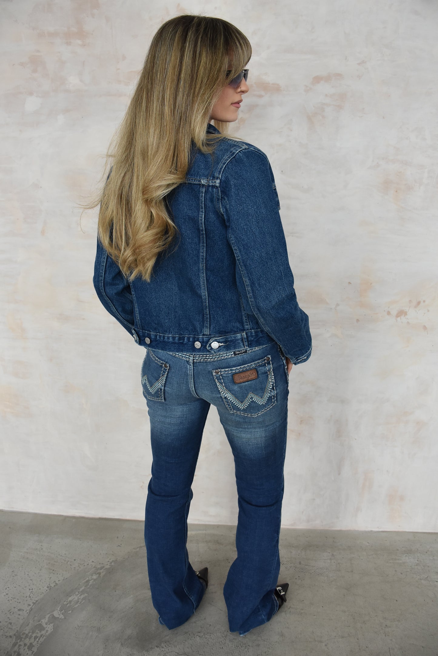 Vintage Wrangler Bootcut jeans in dark blue